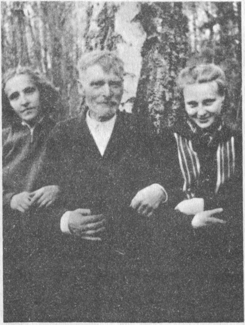  Klaucenaitė, jos tėvas Antanas Kliau-cenas, Valė Streikutė