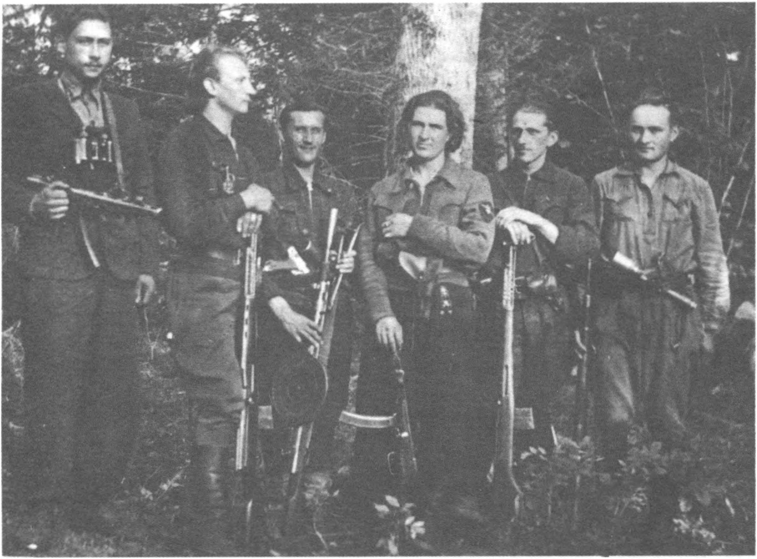 Iš kairės į dešinę: Antanas Rimkevičius-Griausmas, Antanas Mickūnas-Liepa, Jonas Juozevičius-Stirna, Kazys Riauba-Kazokas, Kazys Šinkūnas-Ožys, Kazys Rimkevičius-Berželis.