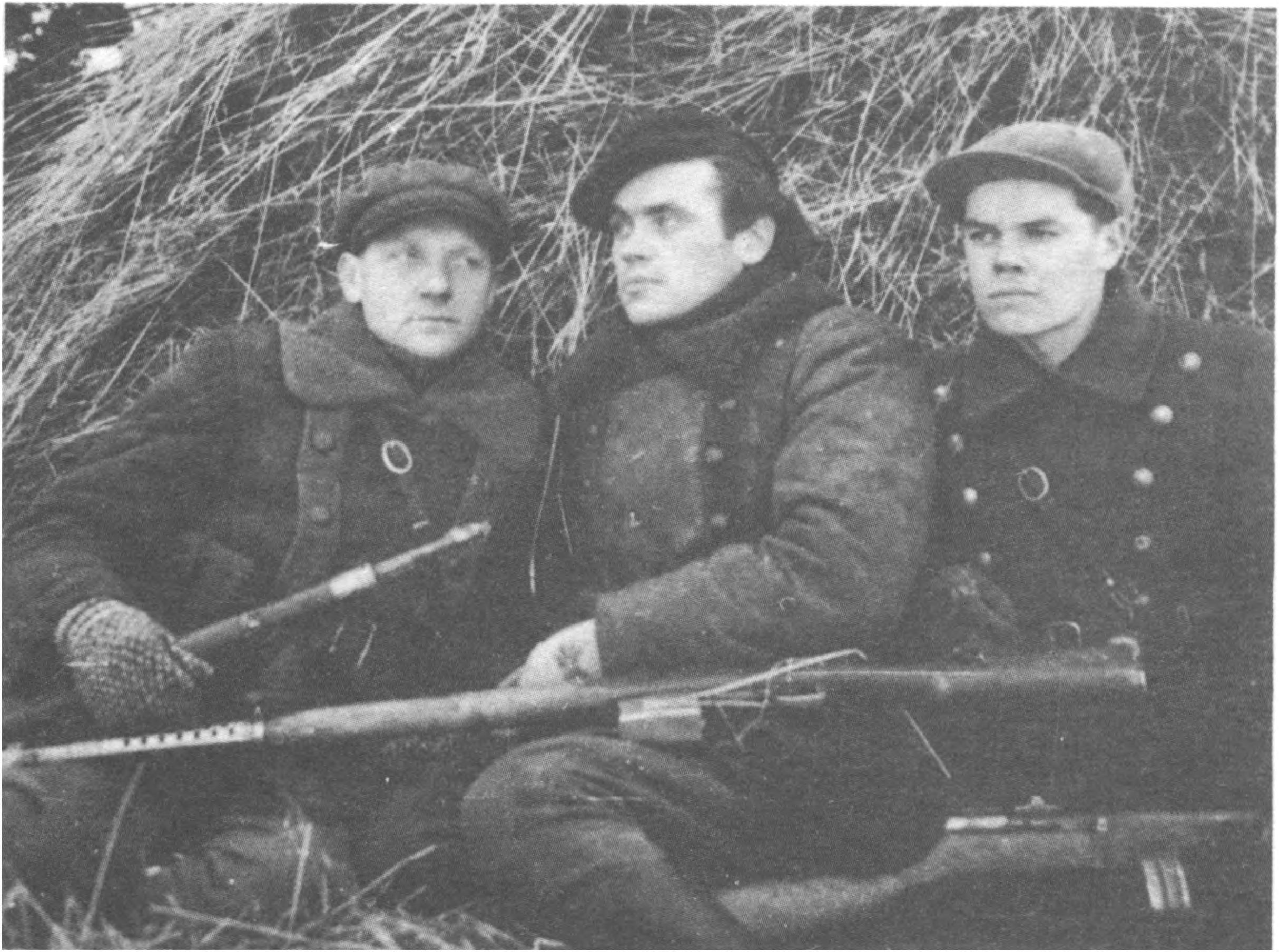 Žaibo būrio partizanai (iš kairės į dešinę): Alfonsas Pauliukonis-Pažaislis. Jonas Bernatavičius-Rasputinas, Vacys Stasiukaitis.