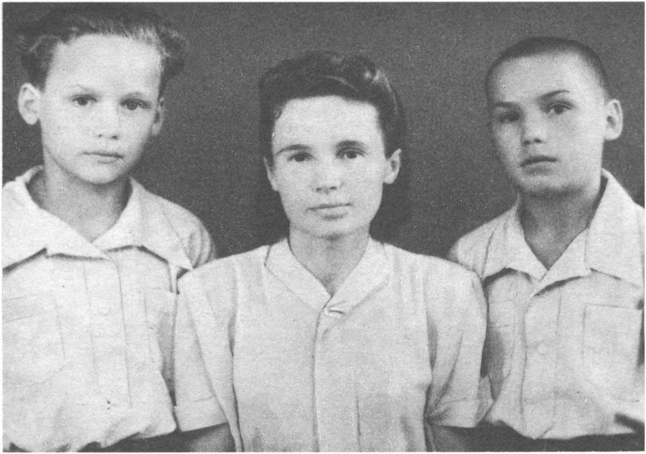 Zofija Žilienė-Klajūnė su sūnumis Algučiu ir Petriuku