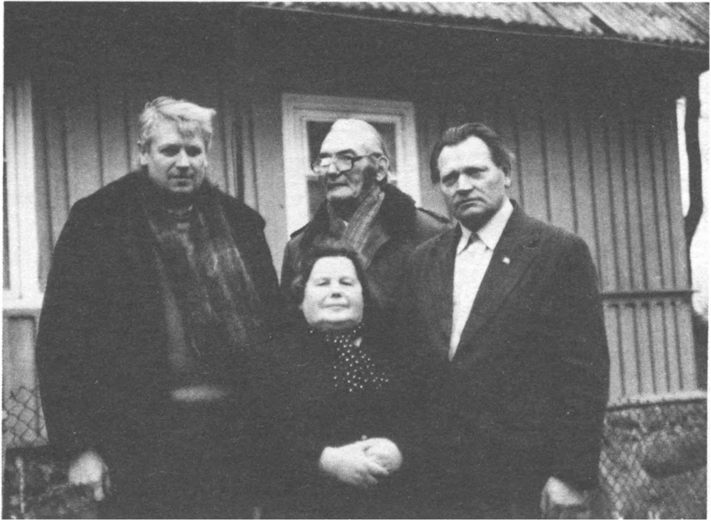 1989 m. Adakave svečiuose pas buvusius partizanus Kadžionius: Joną ir Malviną.
