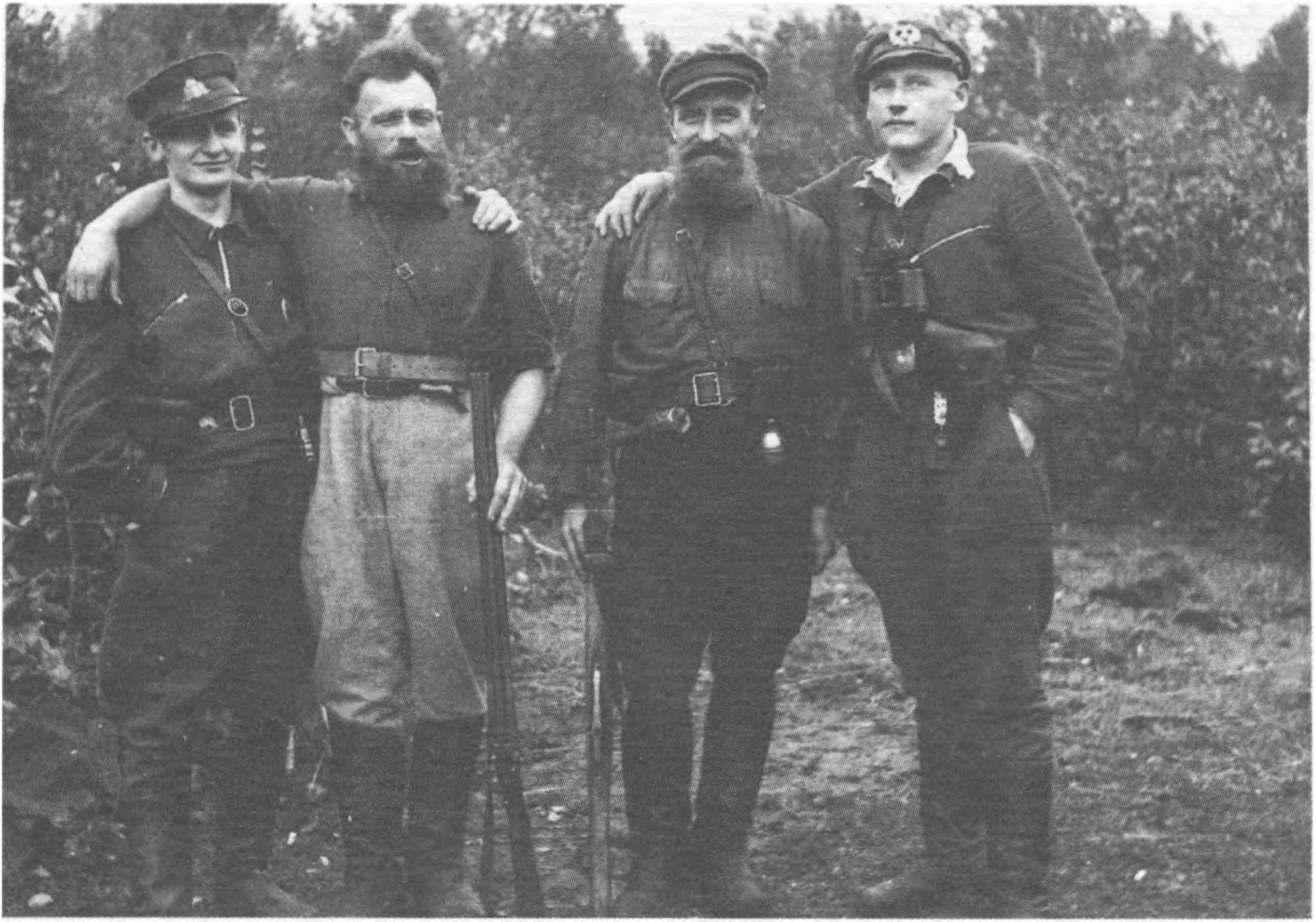 Algimanto apygardos partizanai (iš kairės į dešinę): Albertas Apšega- Raišys, Petras Bočiulis-Viršila, Kazimieras Jackevičius-Valteris, Jonas Tamošiūnas-Trockis.
