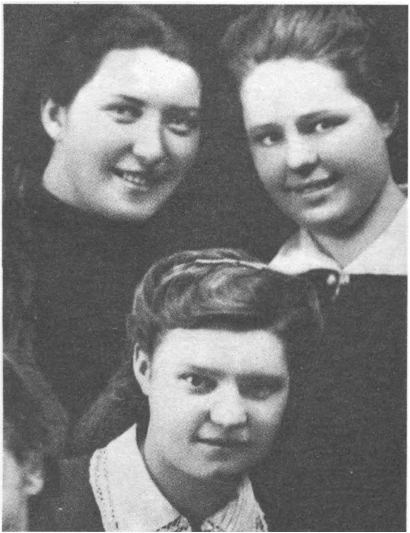 pirma iš kairės - Diana Glemžaitė,