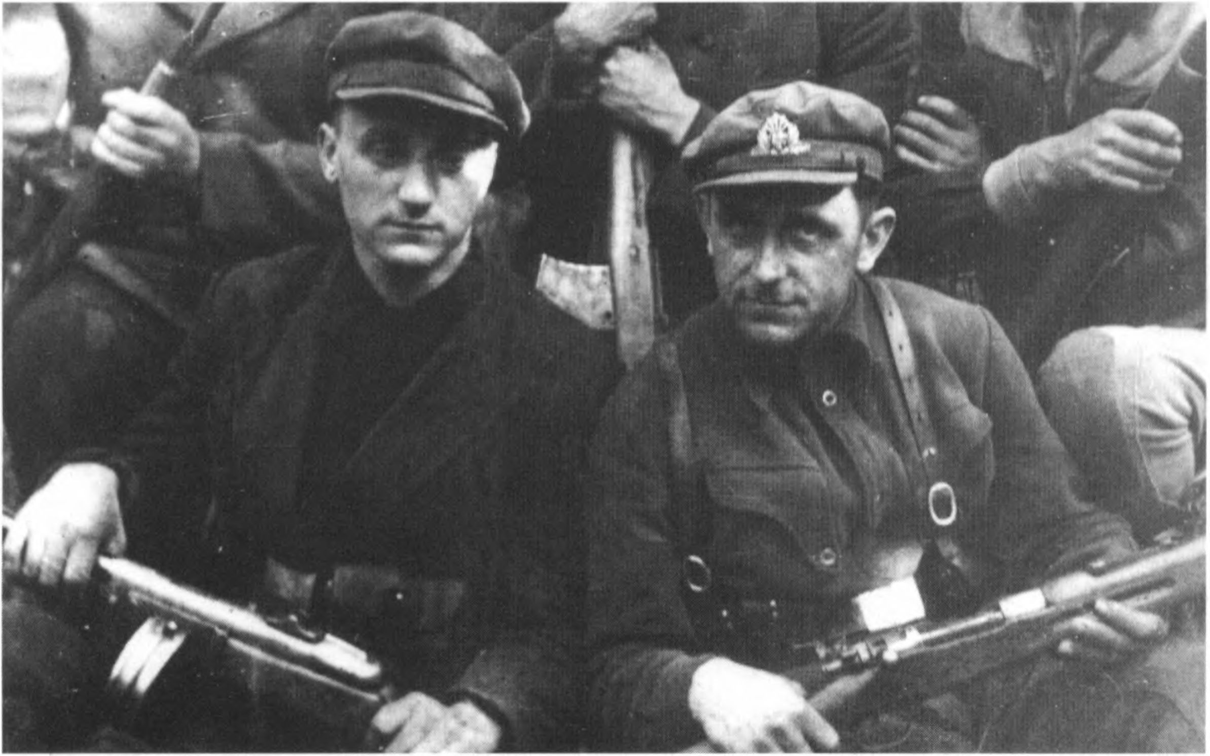 Jonas Žilys-Poetas iš Šakarnių k. (žuvęs 1948 m.), Jonas Saučiūnas-Neris iš Mikėnų k.