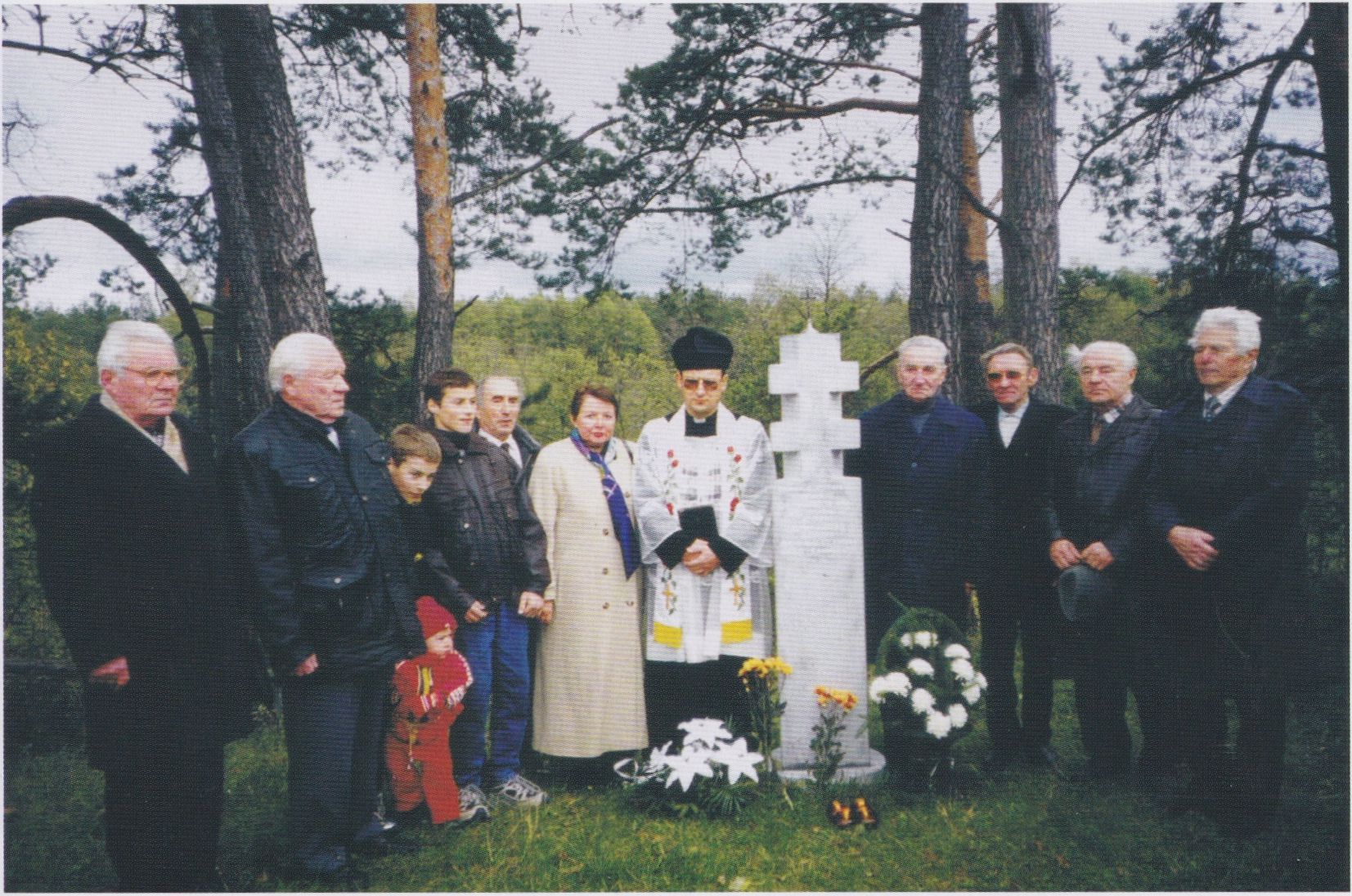 Atminties žymuo prie vadavietės Kasčiūnų kaime. 2000 m.