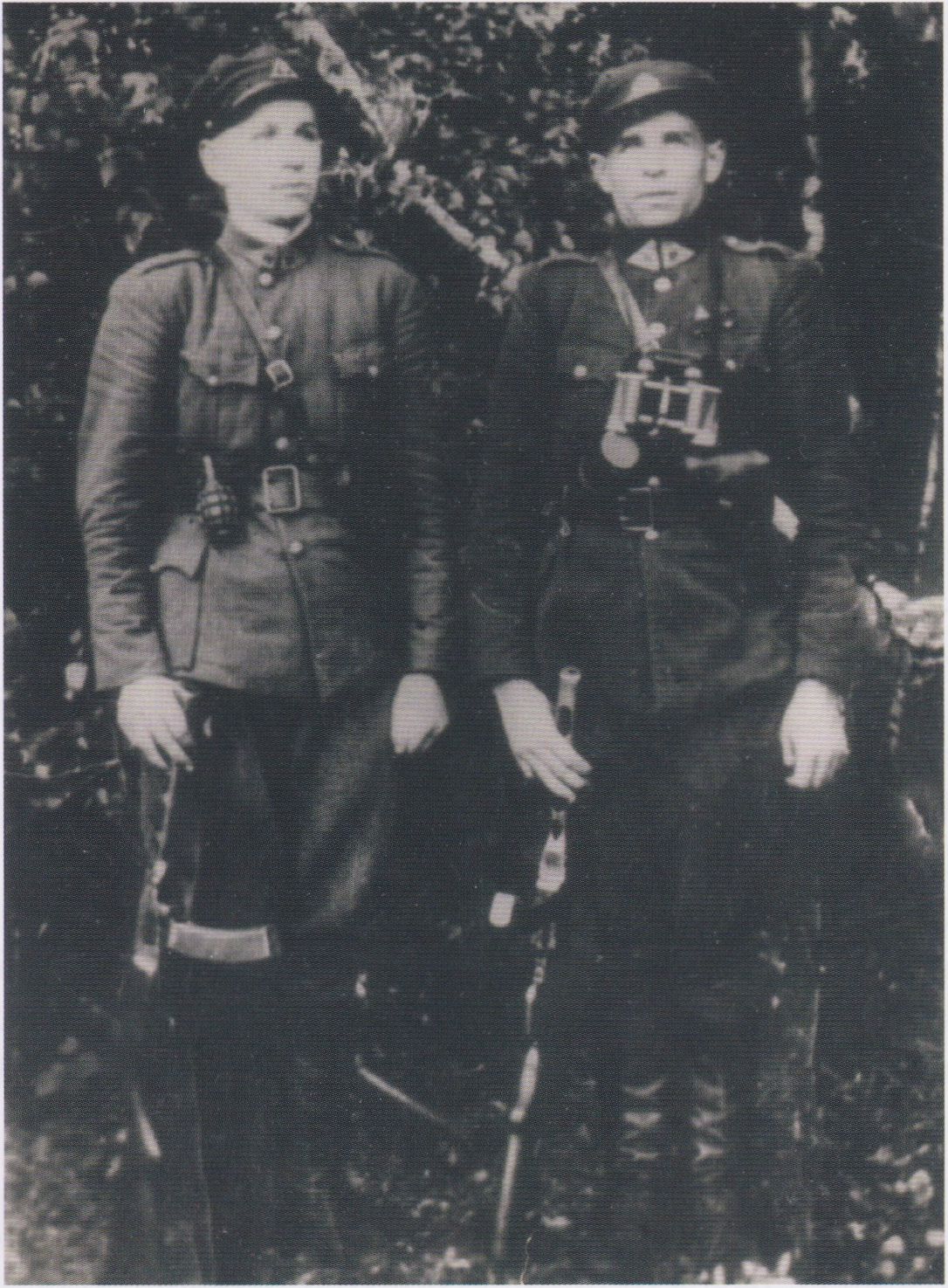 Partizanai broliai Kaziulioniai. Iš kairės: Leonas-Karžygys ir Juozas-Klevas. 1948 m.