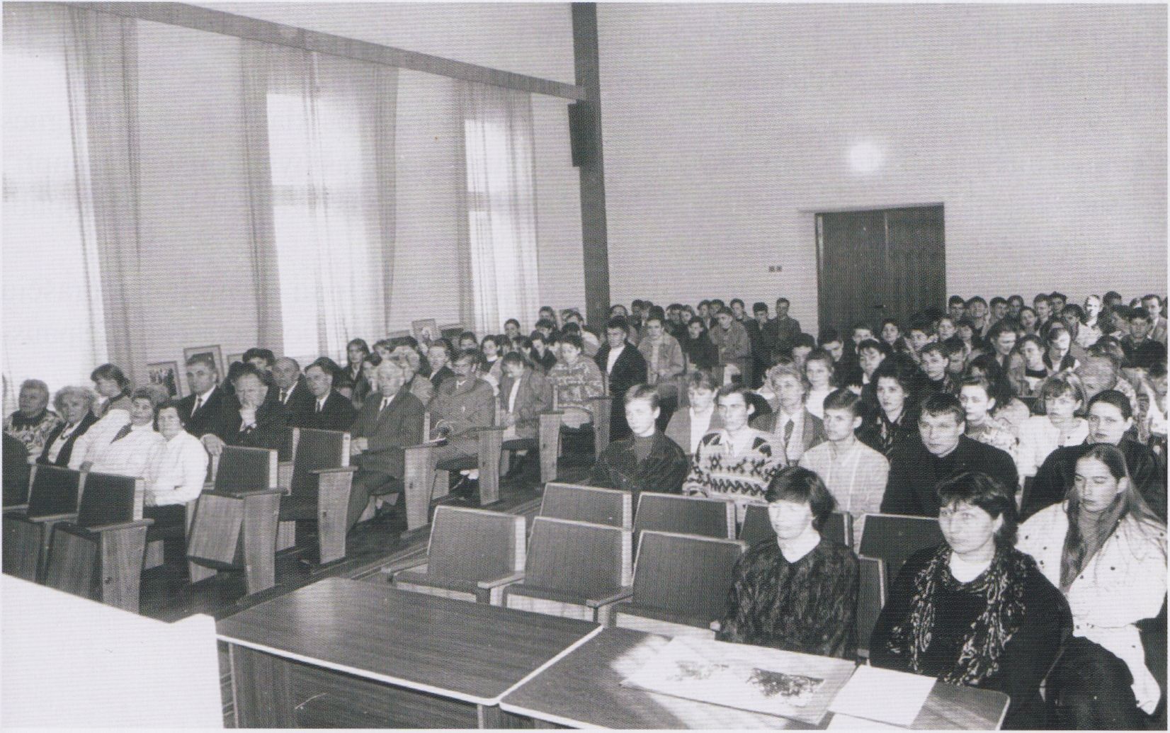 „Laisvės kovų ir kančių istorijos“ konkurso dalyviai ir svečiai. 1996 m.
