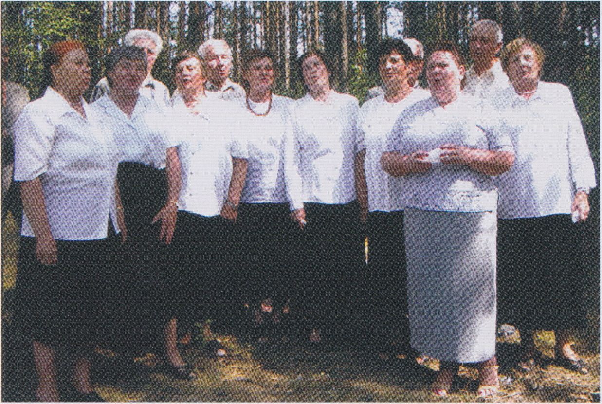 Varėnos tremtinių ansamblis „Viltis“. 2003 m.
