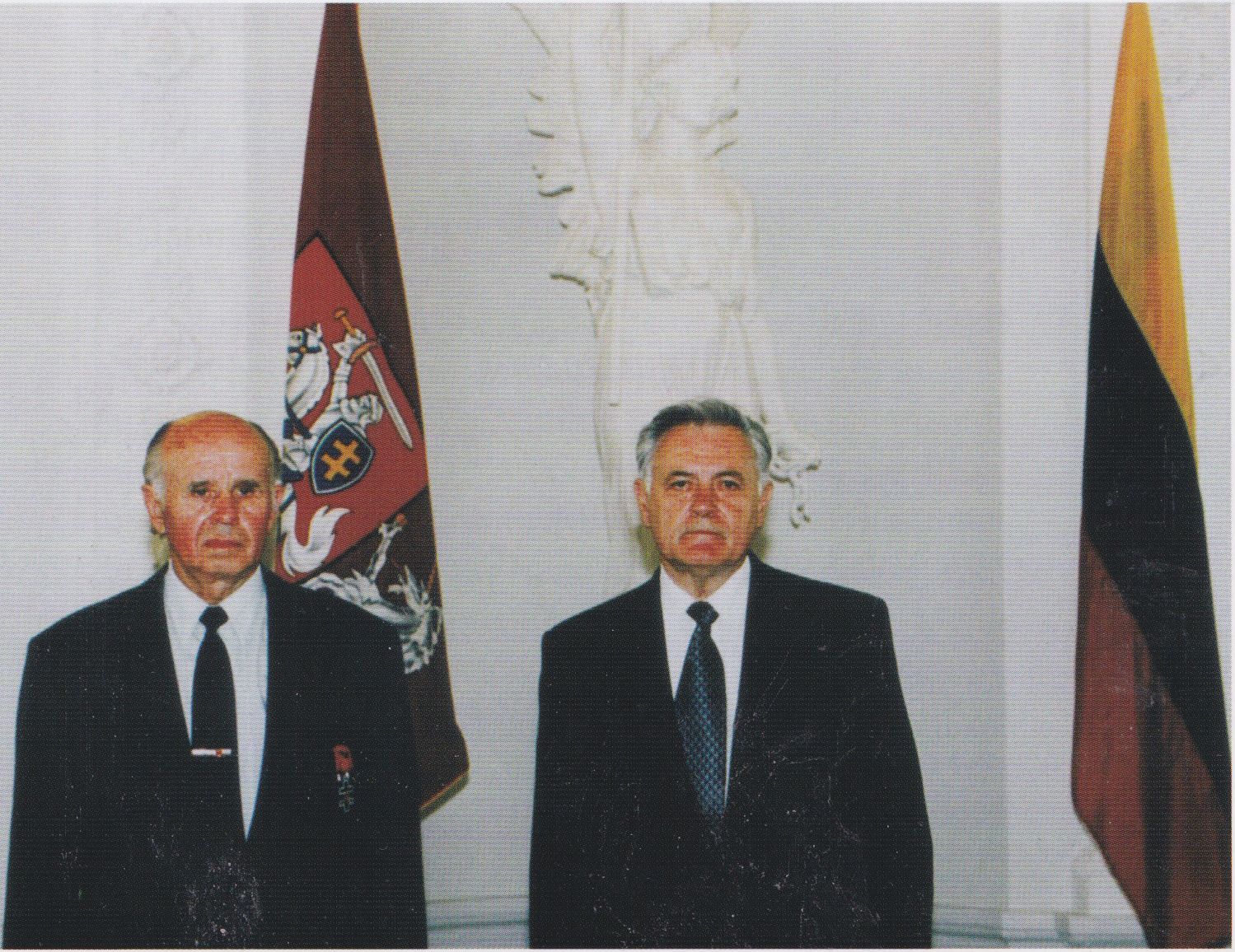 Vyčio Kryžiaus ordino įteikimo ceremonijoje Lietuvos Respublikos Prezidentūroje. Vilnius, 1999 m. liepos 6 d.