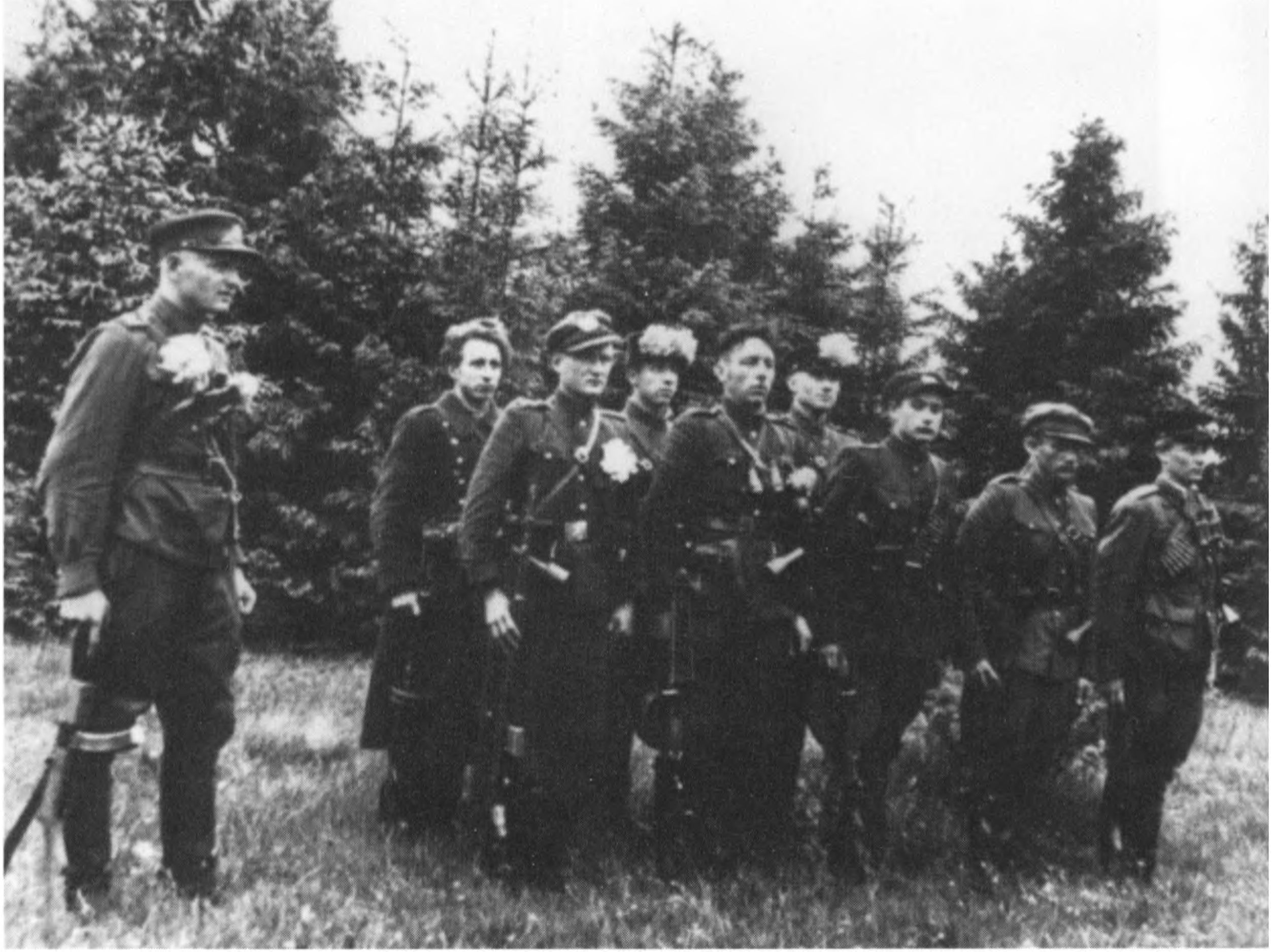 „Bakanausko" partizanų būrys (atskirai kairėje - Viktoras Bakanauskas-Vytautas).