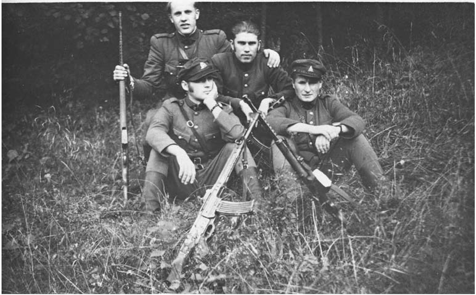 1. Briedis Pranas-Jūra, Šimonis, Šarūnas, g. 1925 m. Drobūkščiuose, Šilalės vlsč., b. v., 1950 04 15 išdaviko įviliotas į MGB spąstus, suimtas bandė bėgti ir nušautas; 2. Slapšinskas Vytautas-Vytas, g. 1921 m. Openiškėje, Eržvilko vlsč. Suimtas 1952, kalėjo 25 metus, mirė 1994 12 03. Dviese antroje eilėje: 1. Mišeikis Vladas-Tarzanas, Uranas, g. 1925 m. Būtai-čiuose, Eržvilko vlsč. Žuvo 1951 03 19; 2. Gudavičius Vladas-Vaišnoras, Radvila, Miškinis, g