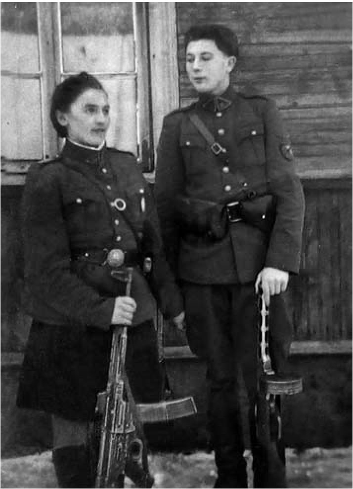 1. Lasavickienė-Valentaitė Petronė-Gegutė, Pašvaistė, Ramunė, Motkelė, g. 1920 m. Zavodos k., Sangrūdos vlsč. Suimta 1951 03 15. Nuteista ir sušaudyta 1952 04 18; 2. Sliaužys Antanas, Anta-no-Dagilėlis,