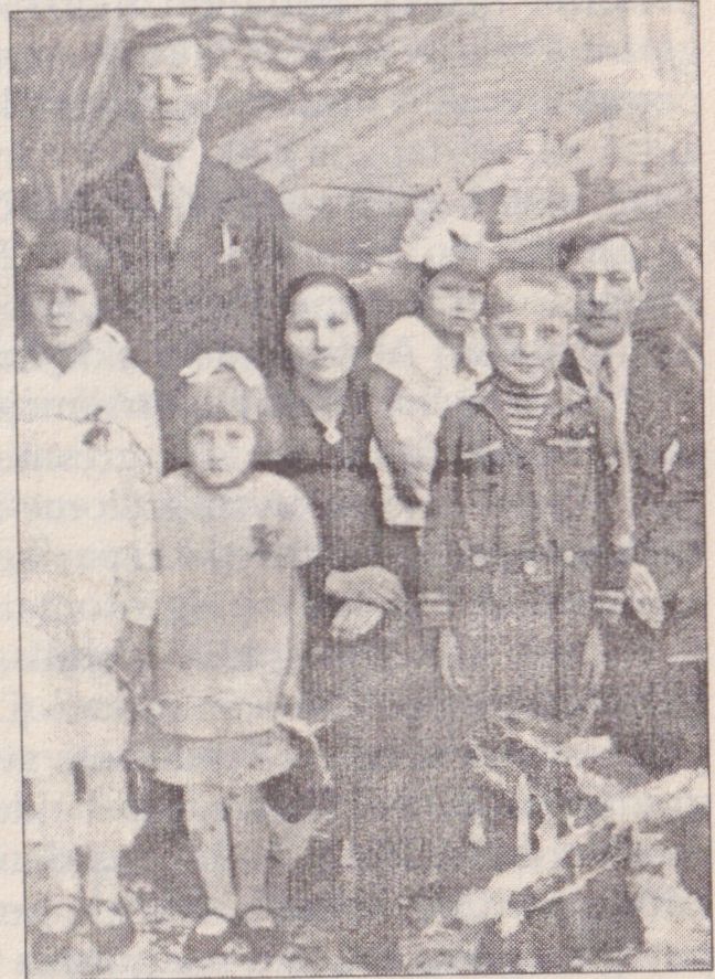 Alaburdų šeimyna: iš kairės - Onutė, Marytė, Elytė, Zenonas, tėvas Vaclovas, motina Stefanija