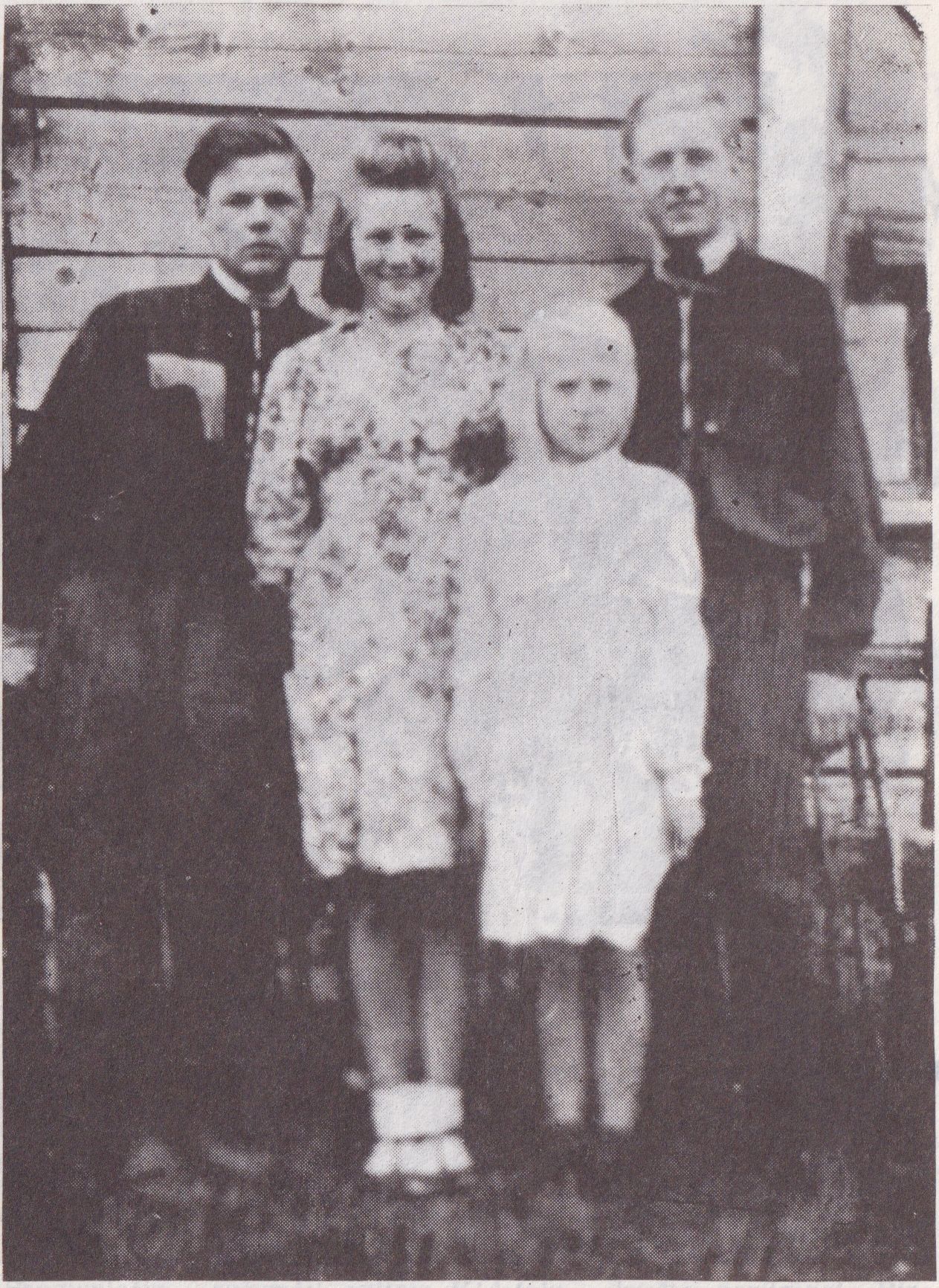 Iš kairės. Petras Kulaitis su drauge Zofija Čiukaite ir jos broliu Juozu.