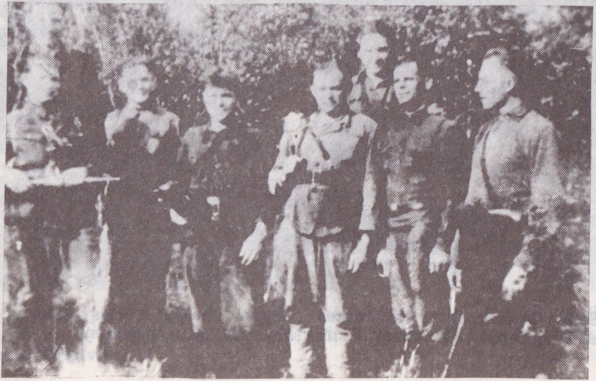 Iš kairės: Vincas Gėgžna, Bronius Baneckas, Jonas Blusys, Antanas Palinauskas, Petras Pabrinkis, Stasys Gėgžna, Jonas Pabrinkis ir Petras Gerdvila.