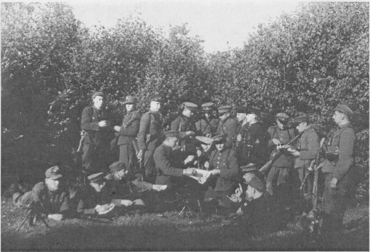 Lokio rinktinės Erškėčio kuopos ir Liūto rinktinės Laisvės būrio partizanai Minčios girioje (1948 m. birželio mėn.)