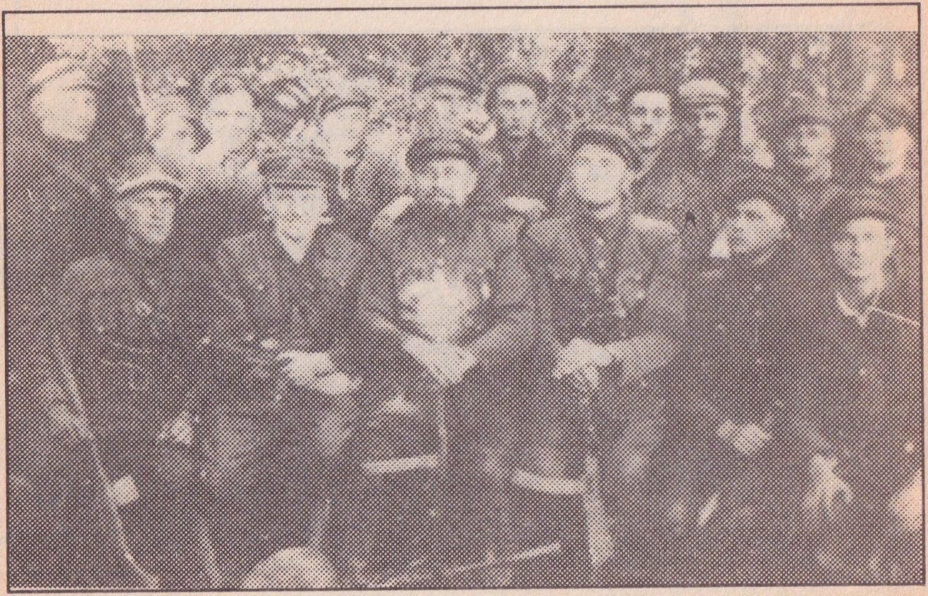 Vyties apygardos vadų sąskrydis 1947 m. Šilų miške. Sėdi (antras) kapitonas D. Vaitelis