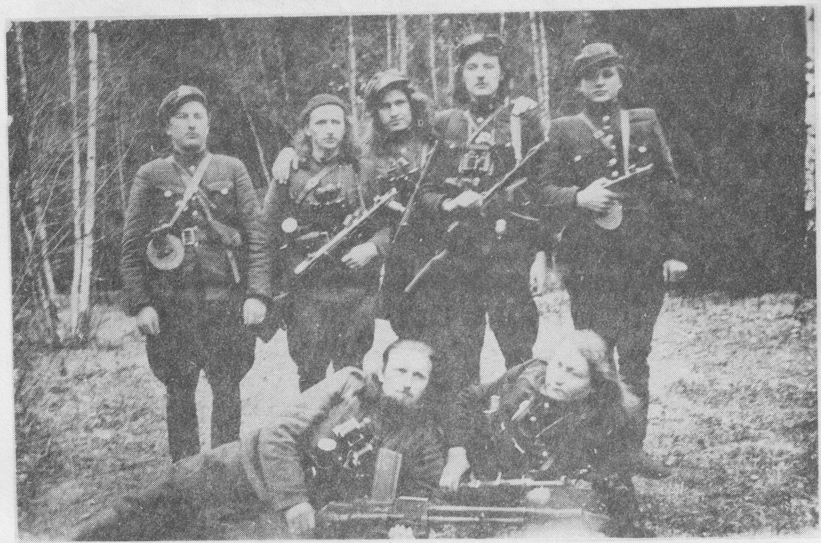 Iš kairės į dešinę stovi: S.Matelionis, K.Puodžiūnas, V.Rinkūnas (Vėtra) - želvietis, J.Petrauskas, S.Mikelevičius. Guli: A.Širvinskas (Šalmas) - balninkietis, J.Rokas (Beržas) - želvietis.