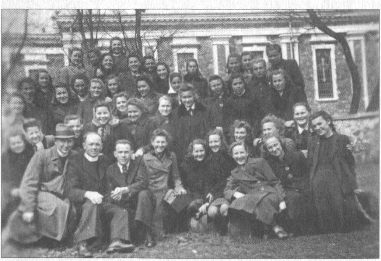 1943-ieji. Ukmergės mergaičių gimnazijos