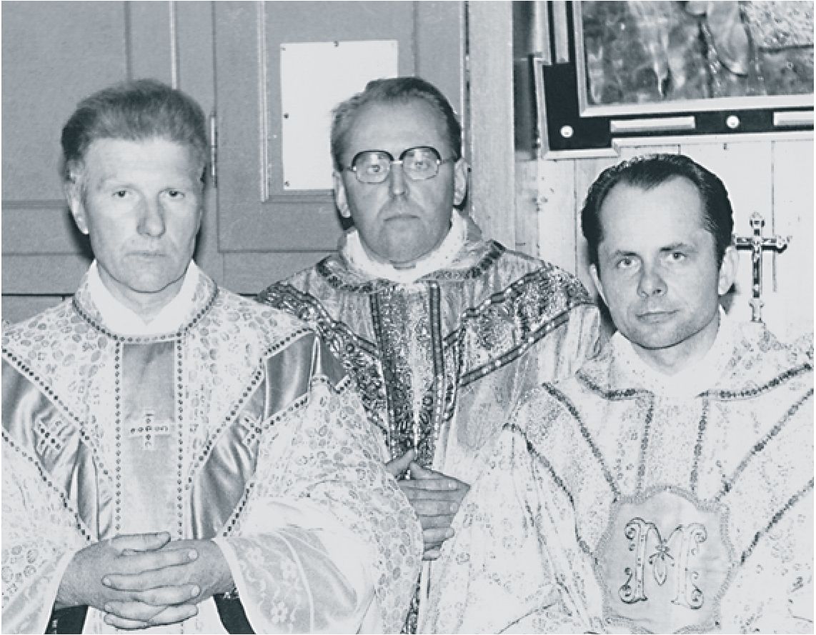 Kunigai Juozas Zdebskis, Alfonsas Svarinskas ir Sigitas Tamkevičius.