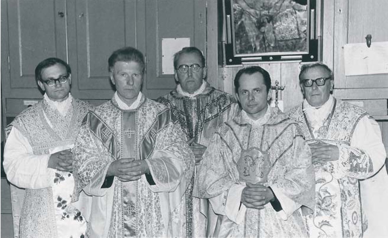 J. Kauneckas, J. Zdebskis, A. Svarinskas, S. Tamkevičius ir V. Vėlavičius. 