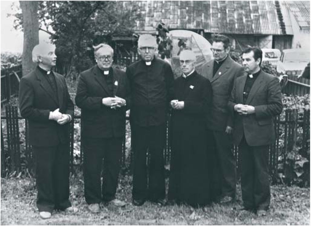 Sugrįžus -tarp brolių kunigų