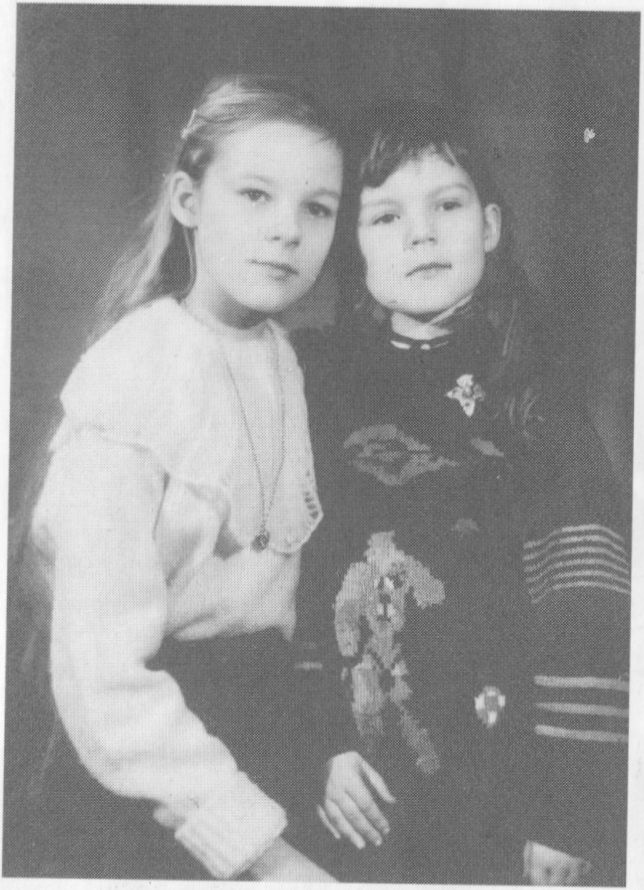 Algirdo Jėčio vaikaitės Simona ir Aurelija (1991 m.)
